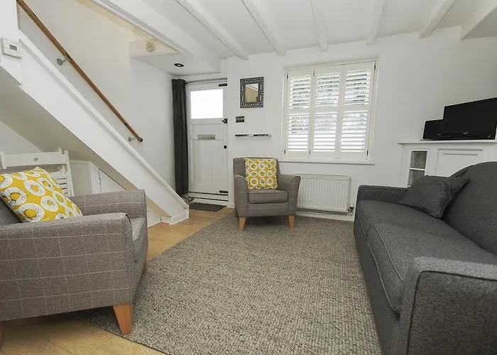 Marine Gardens - Central - By Brighton Holiday Lets