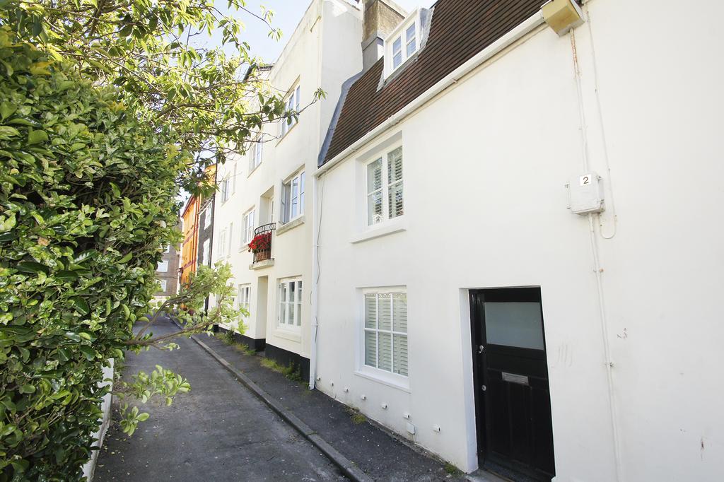 Marine Gardens - - By Lets Holiday home